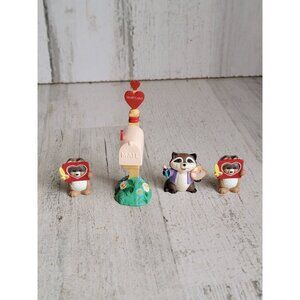 Hallmark merry Miniatures raccoon mailbox Valentine love set figure